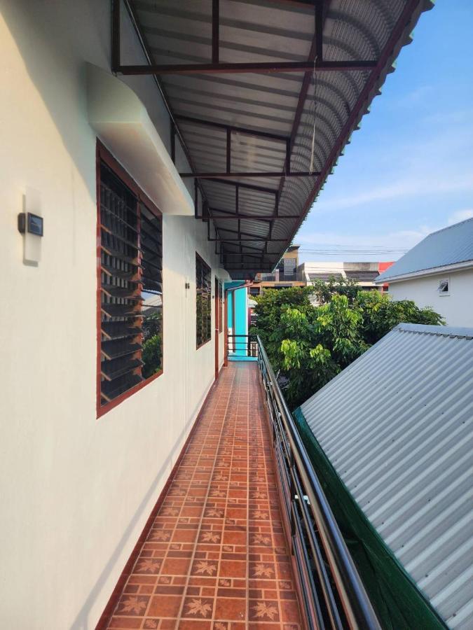 Blue Moon House - A Budget Hostel For Easy Travellers Chiang Mai Exterior photo