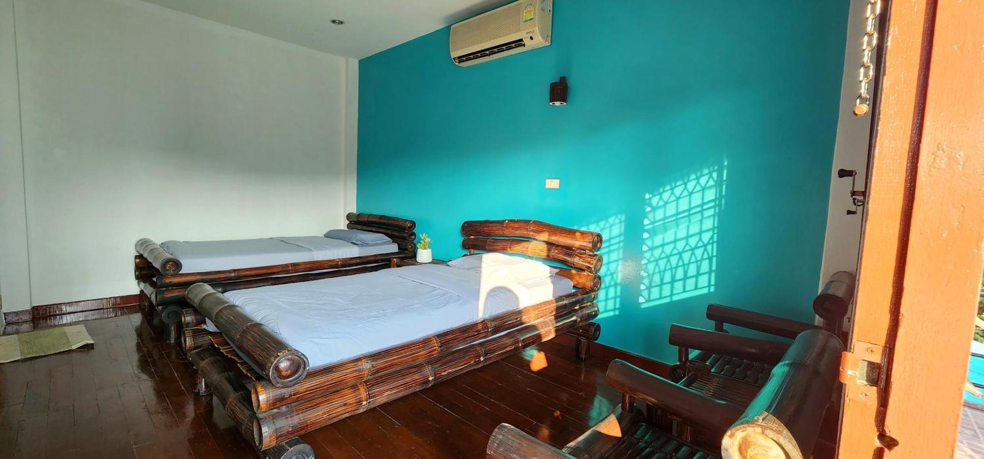 Blue Moon House - A Budget Hostel For Easy Travellers Chiang Mai Room photo